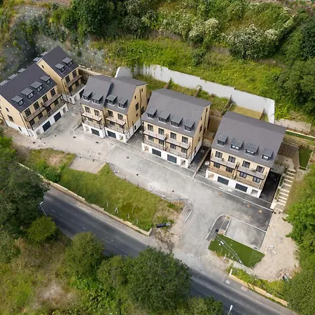 Huge 5 Bedroom Home, Sleeps 6 Leeds (West Yorkshire)