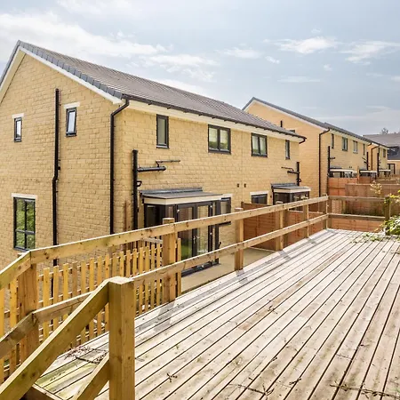 Huge 5 Bedroom Home, Sleeps 6 * Leeds (West Yorkshire)