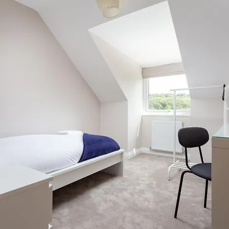 Holiday home Huge 5 Bedroom Home, Sleeps 6 Leeds (West Yorkshire)
