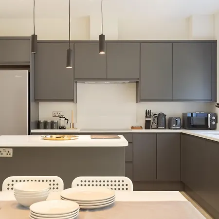 Holiday home Huge 5 Bedroom Home, Sleeps 6
