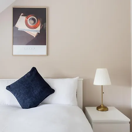 Tatil Evi Huge 5 Bedroom Home, Sleeps 6
