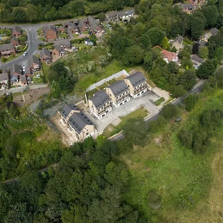 Huge 5 Bedroom Home, Sleeps 6 * Leeds (West Yorkshire)